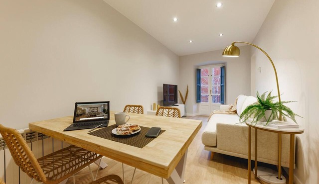 Bravissimo Mora 4-1, with 2 bedrooms, in the Barri Vell