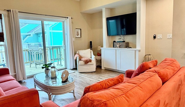 Break Time 3 BR, 3.5 Bath, Mini-Waterpark, Pool, Gym, Linens Provided Sleeps 7