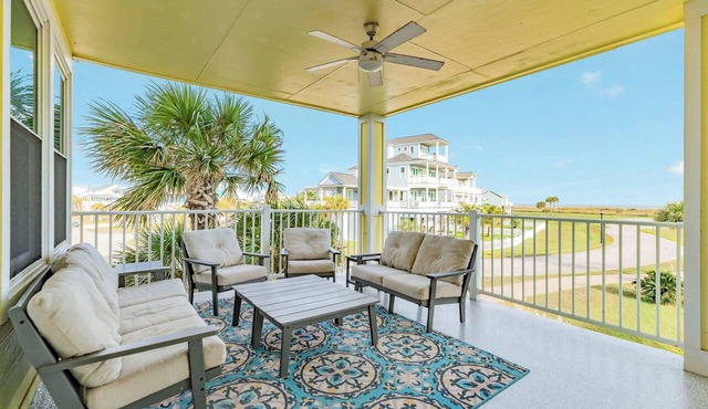 Breaking Waves - Open Airy Beautiful Ocean Views!