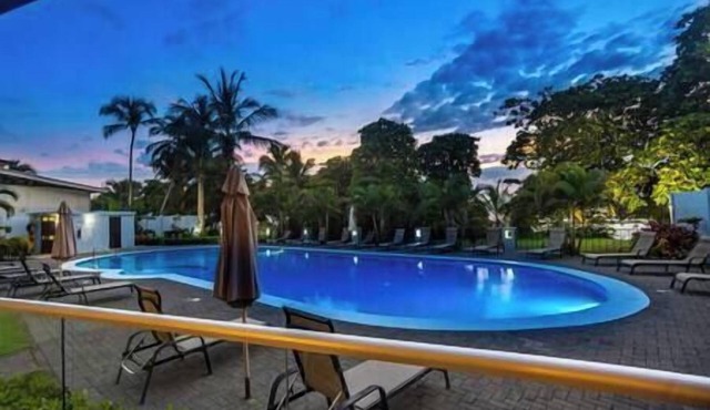 Breakwater Point 101 - Poolside