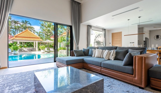 Breathtaking 4-Bedroom Villa near the beach! Perfect for your next vacation.