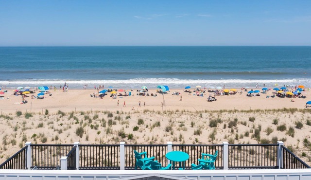 Breathtaking Beach Front house, Elevator/2master BD steps away from restaurants