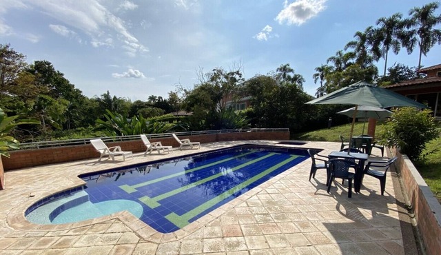 Breathtaking Cerritos Country Villa 4BD w/ Pool