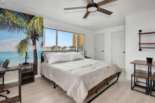 Breathtaking King Suite #9 Steps to Daytona Beach