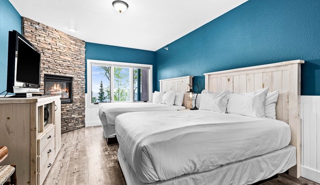 Breathtaking Lake Views | Studio, 2 Queen | Pools