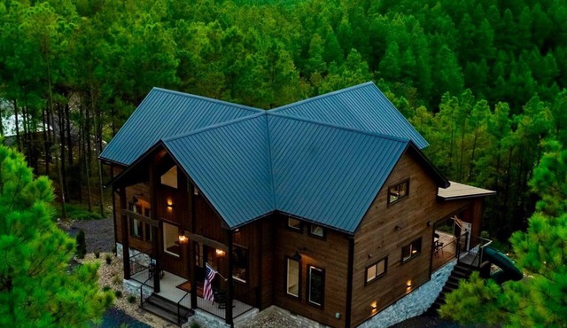 Breathtaking Mountain Views-Hot Tub/Luxe Firepit/Daybed Swing & Slide- New Cabin