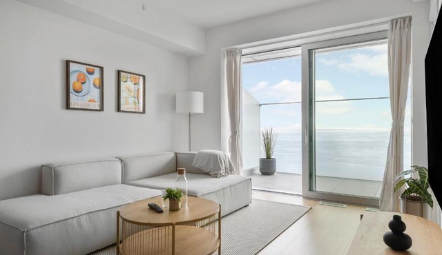 Breathtaking Ocean Views & Private Balcony