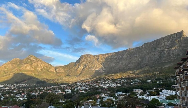 Breathtaking Table Mountain 2 Bed Apartment