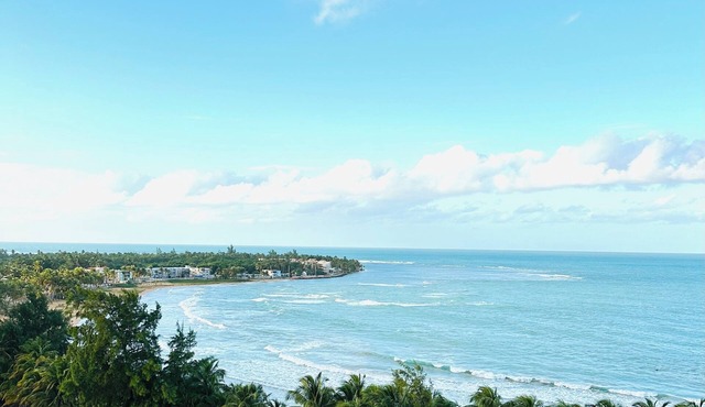 Breathtaking view (12th Floor). Ocean front beautifully decorated!
