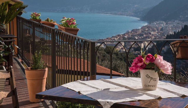 Breathtaking view apartment with terrace 8 beds