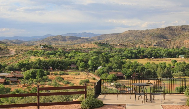 Breathtaking view on the overlook! Fun+ R & R, 3BR