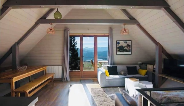 Breathtaking views from a charming chalet