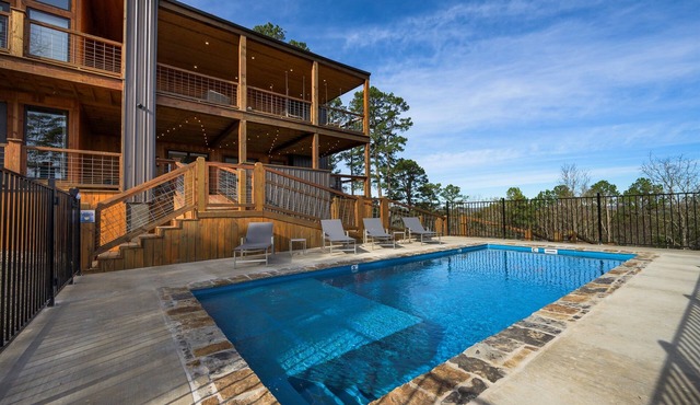 Breathtaking views, hot tub, heated pool