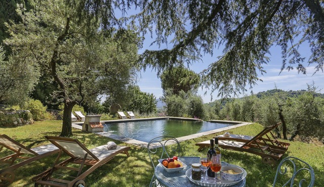 Breathtaking views, spectacular pool, spacious interiors
