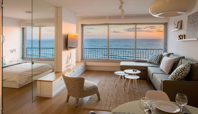 Breathtaking Views - Steps to the Beach and the Center of Town