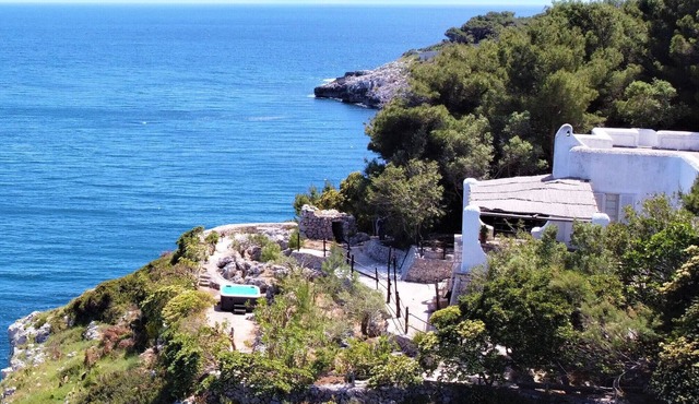Breathtaking whirlpool villa&office w/sea access