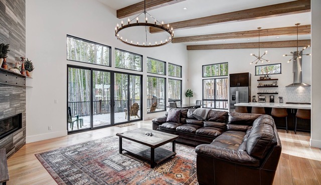 🏆 Breck Mountain Modern | Hot Tub | 2 Kings | Pets | EV Charger | Sleeps 10