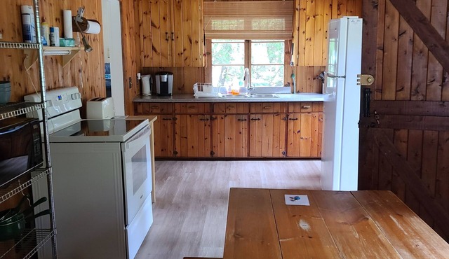 Breezy Bay Waterfront Cottage