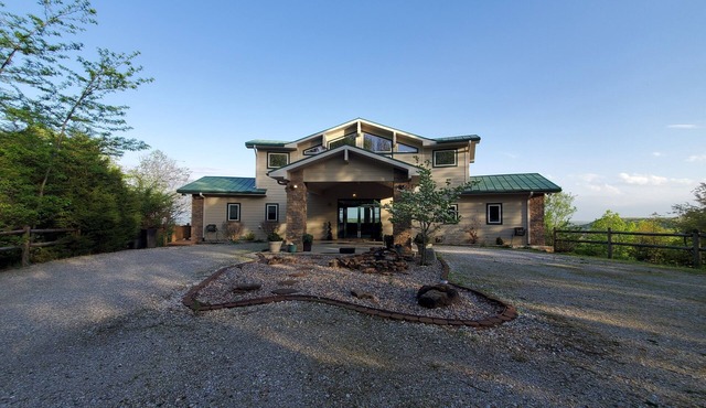 Breezy Point- Huge Home & Amazing Lake Views! Near Sailboat Club & Marina