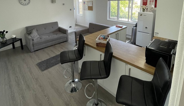 Brentwood Luxury Serviced Accommodation , Monochrome 16
