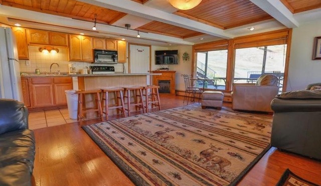Brettelberg Slopeside Condos F9