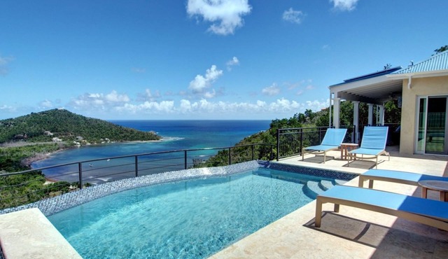 Brezza di Mare 2 br 2 ba, fully ACed, pool w spa, generator Great Caribbean view