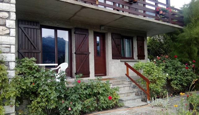 Briançon hothouse, Beautiful sunny apartment, independent in villa, 3 * Wifii