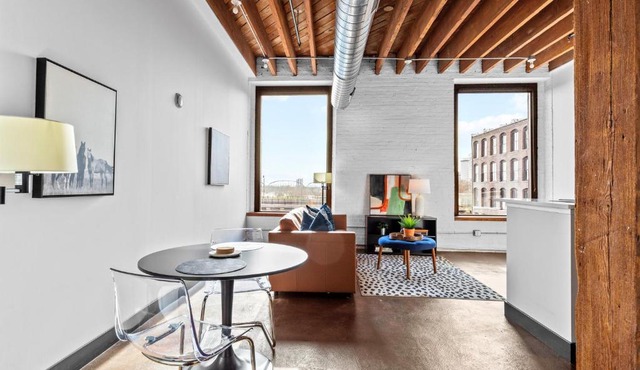 Brick & Bed Riverfront Lofts, P 4I