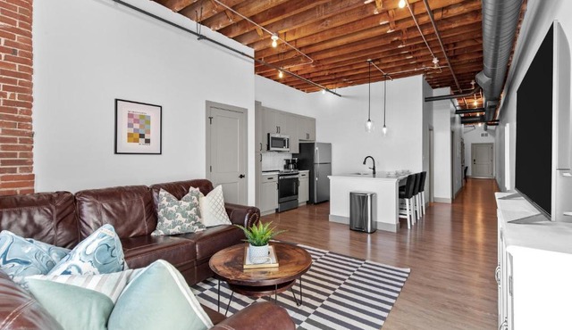 Brick & Bed, Riverfront Lofts, G 309
