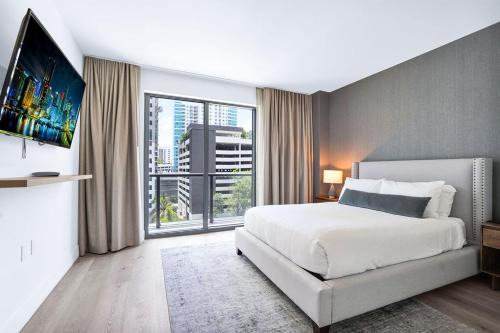 Brickell Studio - City Views - Pool & Gym