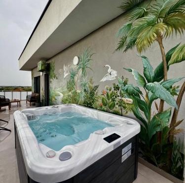 Bridge Apartment & Jacuzzi