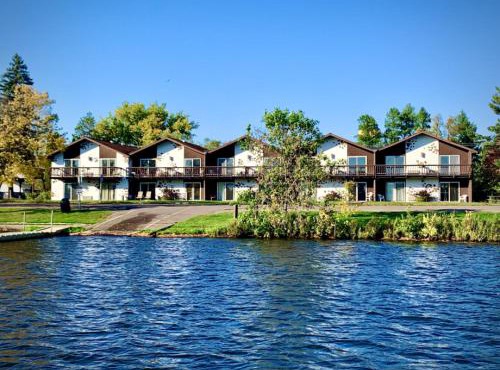 Bridge Inn Tomahawk - Room 107, 2 Queen Beds, Pet Friendly, Laminate Wood Flooring , Walkout, River View
