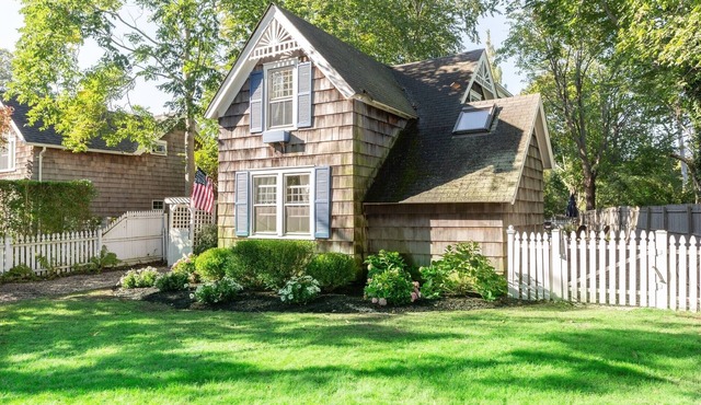 Bridgehampton Classic Shingle 3BR Fireplace Close to All, Beach & Town Center