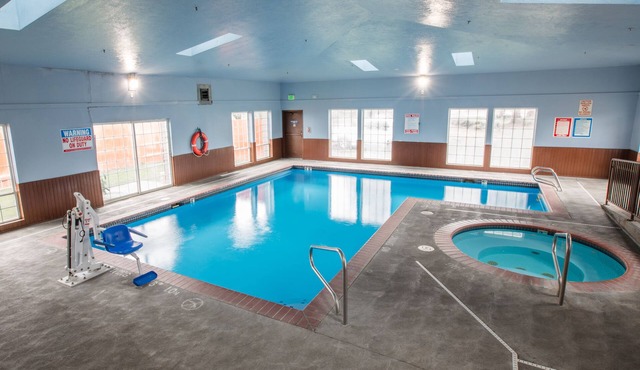 Bridgeway Inn & Suites Portland Airport