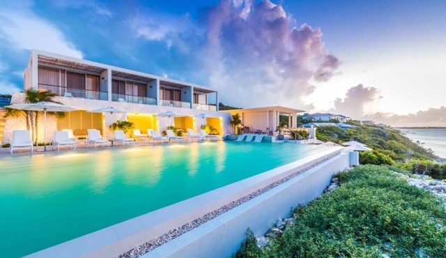 Bright, Contemporary Villa w/Panoramic Views of the Sea