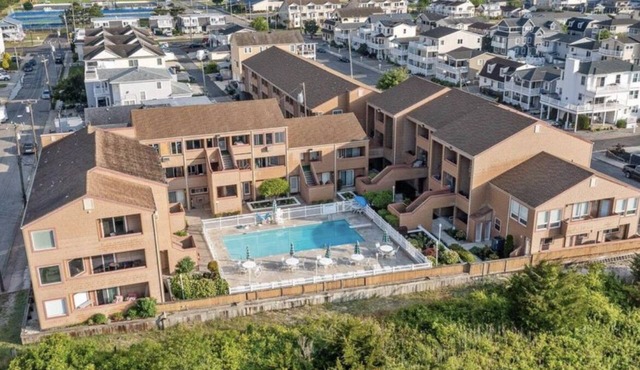 Brigantine Breeze 2-BR Coastal Retreat Steps to Beach