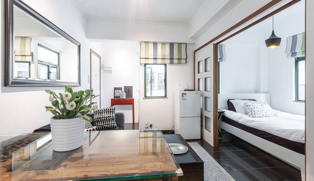 Bright 1 bed room flat with rooftop