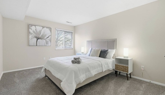 Bright 1 Bed with comfy living space