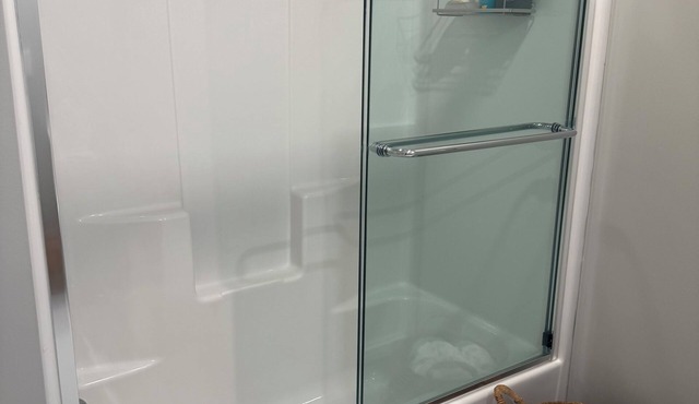 Bright 1 Bedroom with Private bathroom