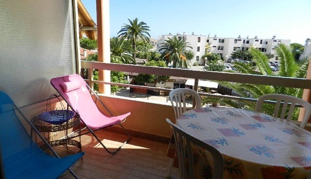 Bright 1BR Apartment, 4 Sleeps, Near Beach & Shops, Private Parking, Terrace - Bormes-les-Mimosas