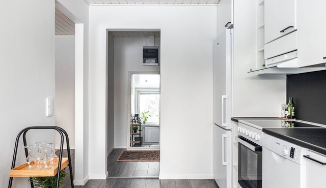 Bright 1BR Apartment next to the Beach