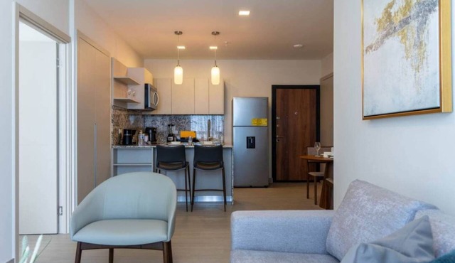 Bright 2-Bedroom Overlooking the Sea and Greenery