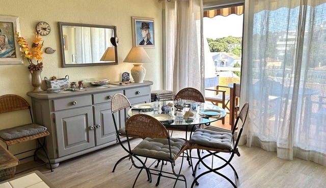 Bright 2-room apartment, air-conditioned, near the sea in Saint-Raphaël