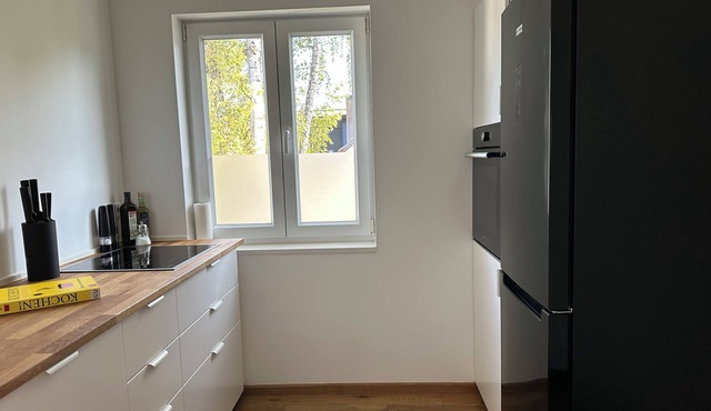 Bright 2-room apartment with large terrace near the trade fair and airport