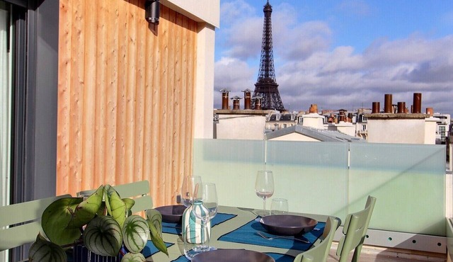 Bright 2BD 2BTH with terrace near the Eiffel Tower, AC, elevator, insurance incl