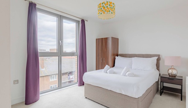 Bright 2BD Flat with Balcony, South East London