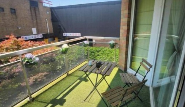 Bright apartment with private terrace right next to the Basilix