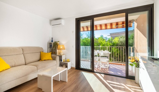 Bright, Air-Conditioned Apartment “Mon Repaire” Near the Sea