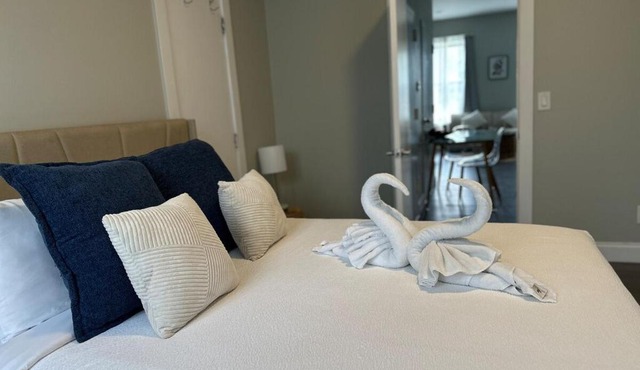 Bright & Airy 1 BDRM Private Apt