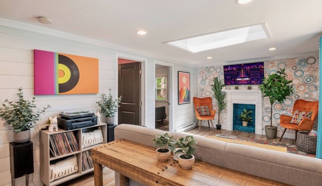 ☀ Bright and Charming Single-Family Home at Baxter Lake - Dog Friendly